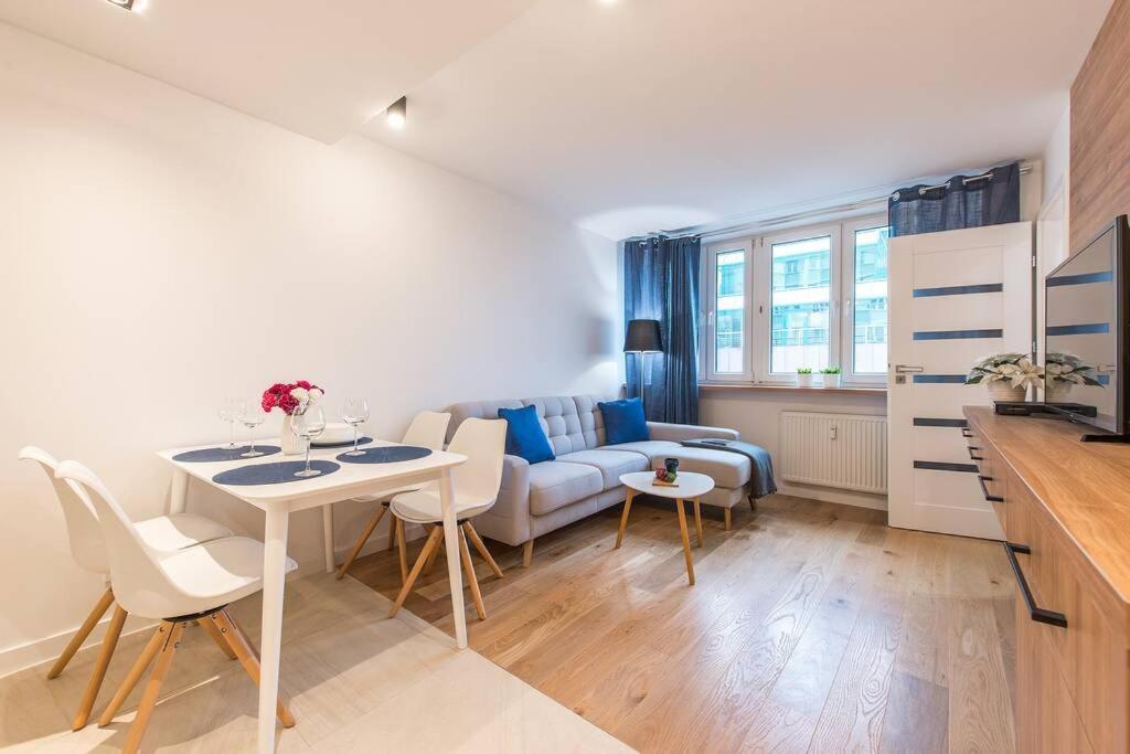 Rondo Onz P&O Serviced Apartments Warsaw Exterior photo